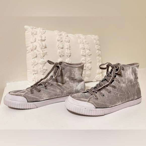 Rare TRETORN Grey Velvet High Tops ladies size 9. - Picture 2 of 12